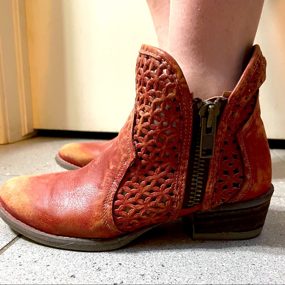 *Never Worn* western booties from Circle G